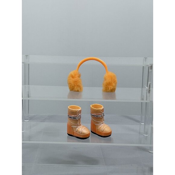 Rainbow High Winter Break Poppy Rowan Doll Boots & Faux Fur Earmuffs - Picture 1 of 3